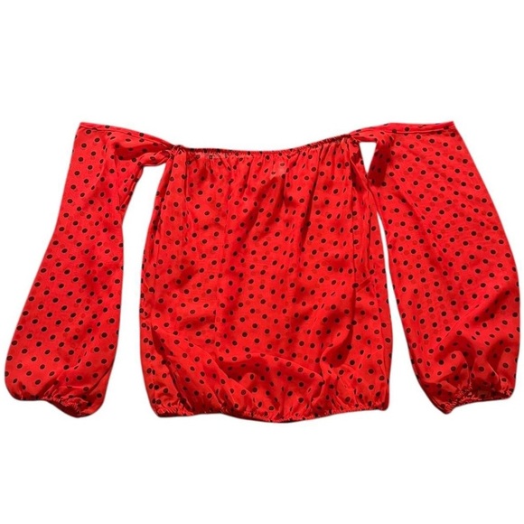 Serving major 🍒 retro coquette energy in this red off-the-shoulder beauty 💋
Lrg - Picture 1 of 5